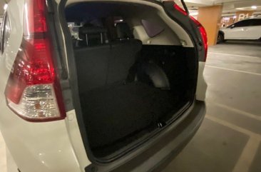 Selling White Honda Cr-V 2014 in Makati