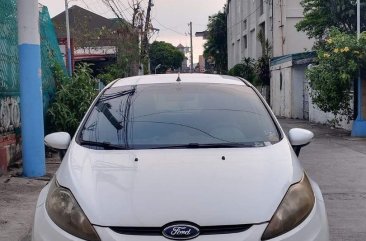 Selling White Ford Fiesta 2012 in Bacoor