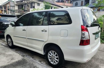 Selling White Toyota Innova 2012 in Quezon City