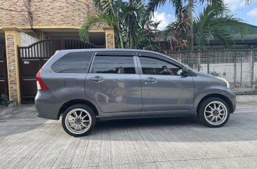 Selling White Toyota Avanza 2013 in Quezon City