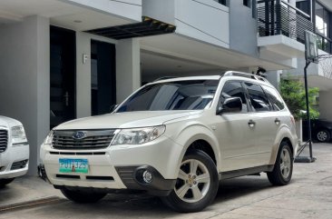 Selling White Subaru Forester 2011 in Quezon City