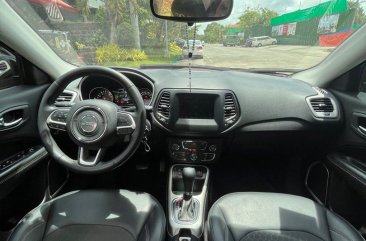 Selling White Jeep Compass 2020 in Manila