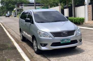 White Toyota Innova 2013 for sale in Manual