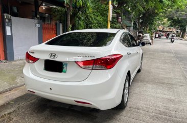 Selling White Hyundai Elantra 2012 in Mandaluyong