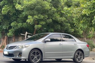 Selling White Toyota Corolla altis 2013 in Parañaque