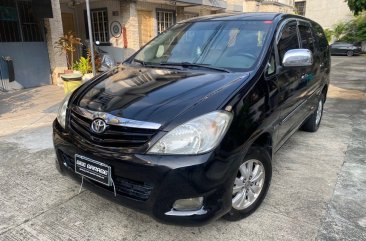 White Toyota Innova 2010 for sale in Quezon City