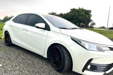 White Toyota Corolla altis 2018 for sale in Manual