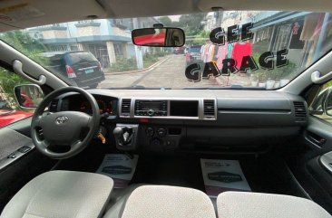 Selling White Toyota Hiace 2014 in Quezon City