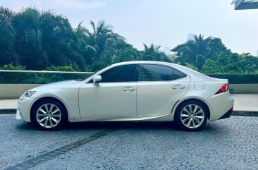 Sell White 2016 Lexus LC in Makati