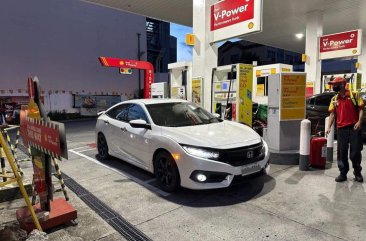 Sell White 2017 Honda Civic in Manila