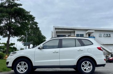 Sell White 2012 Hyundai Santa Fe in Makati