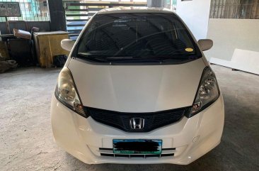 Selling White Honda Jazz 2012 in Quezon City