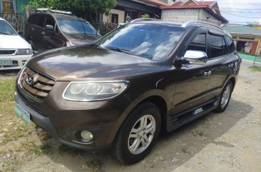 Selling White Hyundai Santa Fe 2010 in Manila