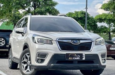 Selling White Subaru Forester 2019 in Makati