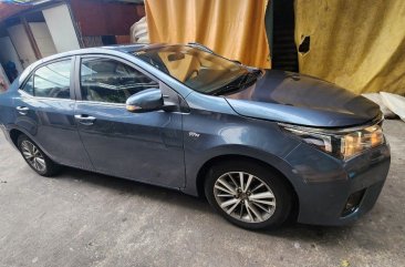 Selling White Toyota Corolla altis 2016 in Manila