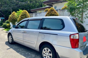 White Kia Carnival 2009 for sale in Automatic