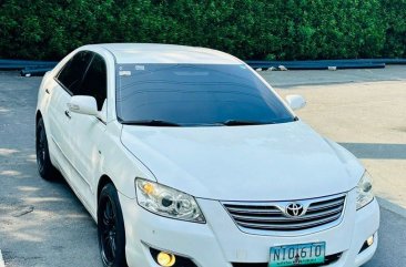 Sell White 2009 Toyota Camry in Pateros