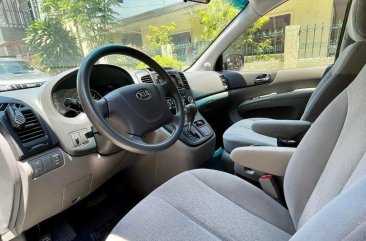 White Kia Grand carnival 2014 for sale in Las Piñas