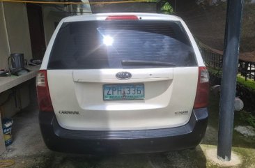 White Kia Carnival 2008 for sale in Quezon City