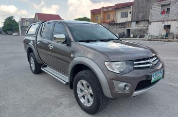 Selling White Mitsubishi Strada 2010 in Marikina