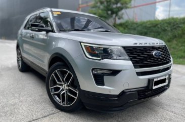 White Ford Explorer 2018 for sale in Automatic