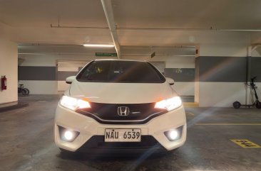 Selling White Honda Jazz 2017 in Quezon City