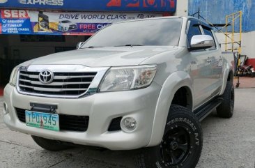 White Toyota Hilux 2011 for sale in Quezon City