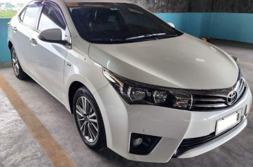 Selling White Toyota Corolla altis 2016 in Pateros