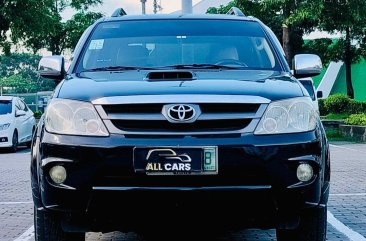 Selling White Toyota Fortuner 2006 in Makati