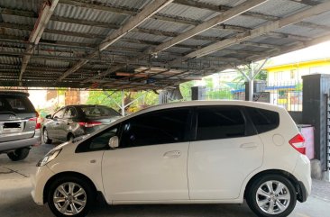 Selling White Honda Jazz 2012 in Quezon City