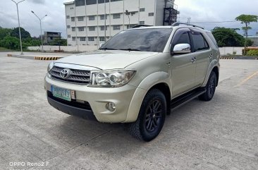 White Toyota Fortuner 2011 for sale in Valenzuela