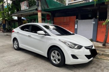 Selling White Hyundai Elantra 2012 in Mandaluyong