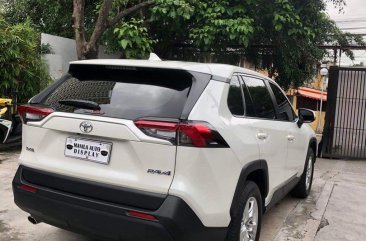 Selling White Toyota Rav4 2020 in Pasig