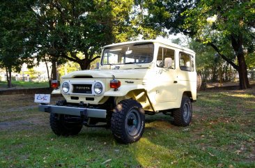 White Lexus LX 1977 for sale in Manual