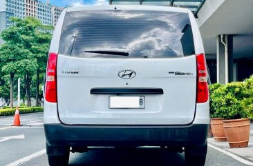 Selling White Hyundai Starex 2015 in Makati