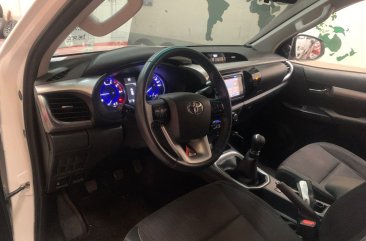 Selling White Toyota Hilux 2017 in Quezon City