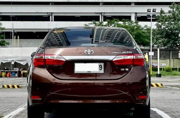 Selling White Toyota Corolla 2015 in Makati