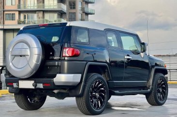 Sell White 2014 Toyota Fj Cruiser in Manila