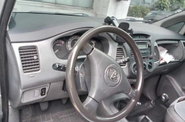 White Toyota Innova 2007 for sale in Manual