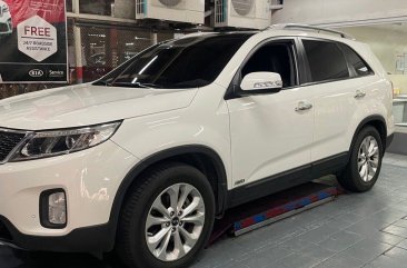 White Kia Sorento 2014 for sale in Manila