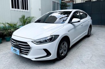 Selling White Hyundai Elantra 2018 in Quezon City