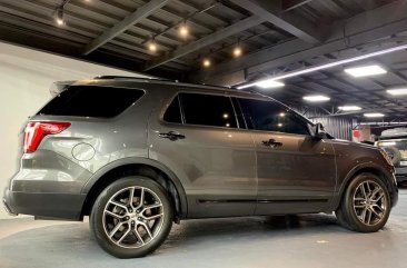 White Ford Explorer 2017 for sale in Manila