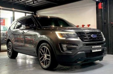 White Ford Explorer 2017 for sale in Manila