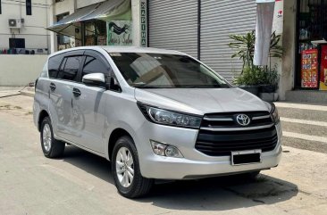 Selling White Toyota Innova 2018 in Manila