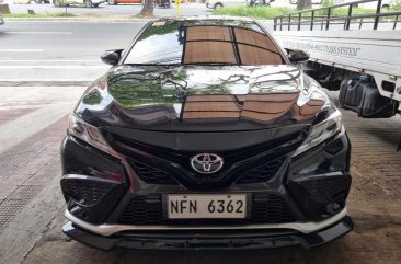 Selling White Toyota Camry 2020 in Quezon City