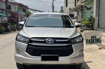 Selling White Toyota Innova 2018 in Manila