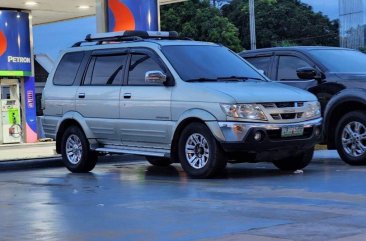 White Isuzu Crosswind 2008 for sale in Automatic