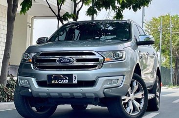 Selling White Ford Everest 2016 in Makati