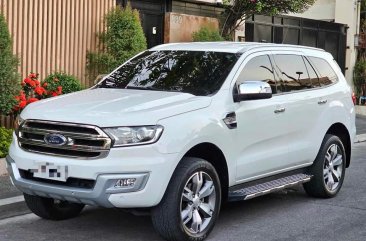 Selling White Ford Everest 2016 in Manila