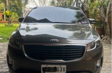 Selling Bronze Kia Carnival 2016 in Quezon City